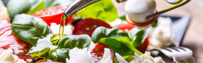 Tomat- och mozzarellasallad med olivolja