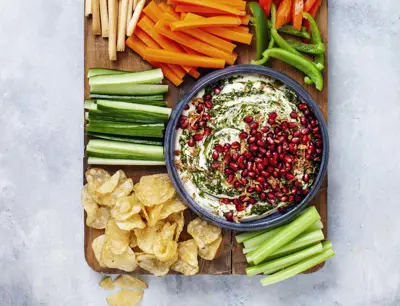 Grönsaksstavar med hemmagjord dipp