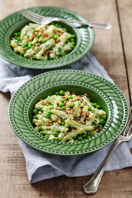 Pasta med ricotta, ärtor och örtpesto