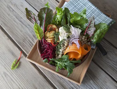 Fetaostsallad med rotfrukter