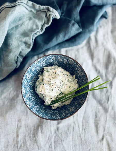 Kall sås på creme fraiche och gräslök