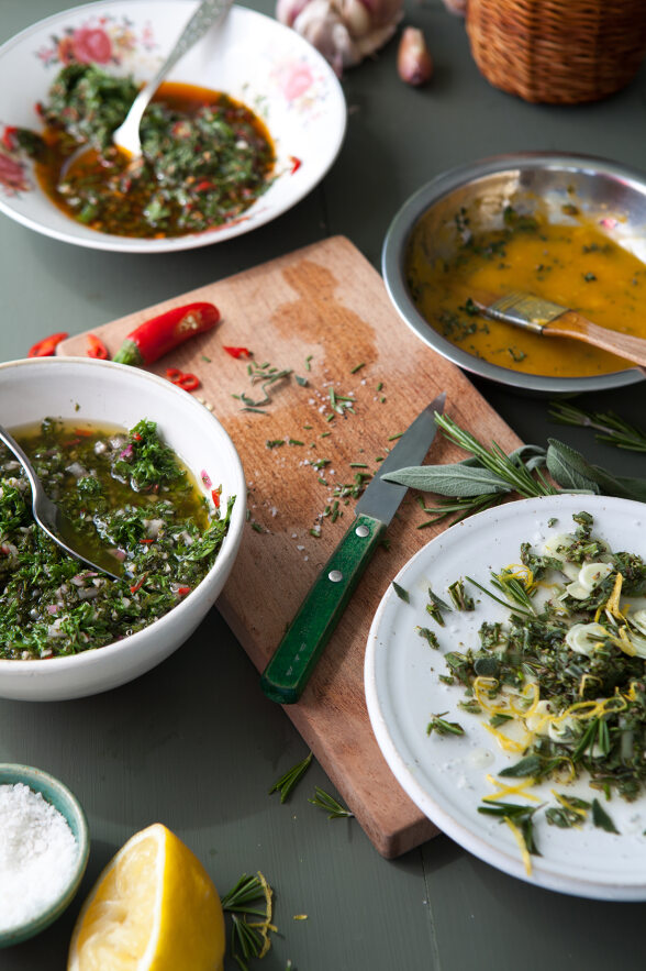 Matlagning marinad glaze och örtolja