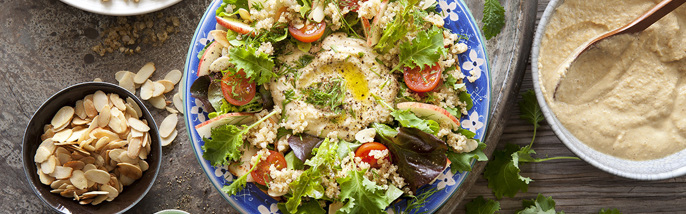 Krispig sallad med hummus