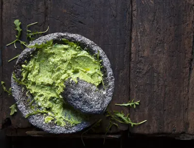 Egen pesto utan pinjenötter