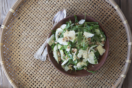 Sallad med fänkål, valnötter och lagrad ost