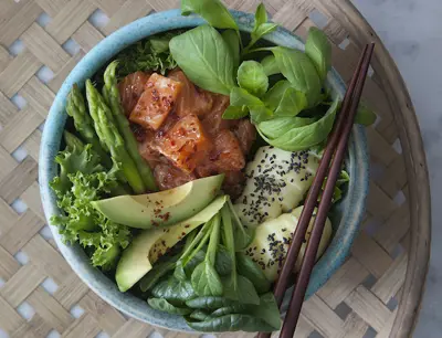 Poké bowl med lax