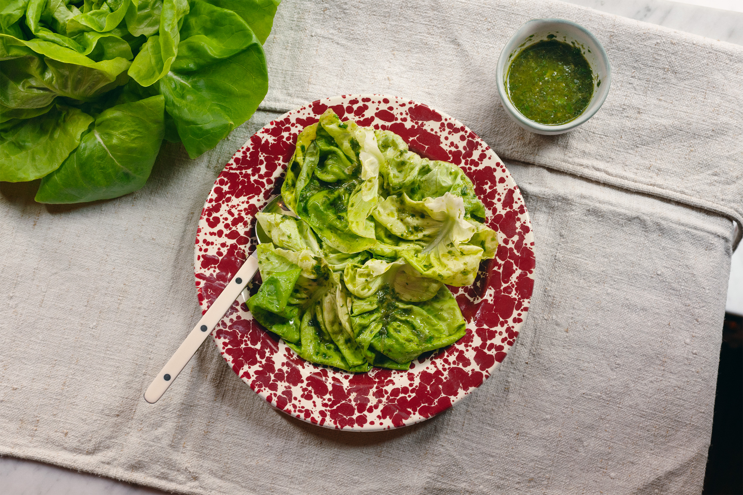 Huvudsallat med grillad sallatsdressing