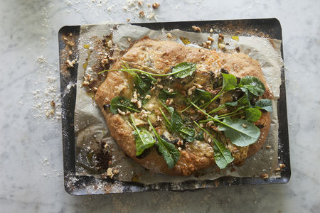 Pizza med grönkål och gorgonzola