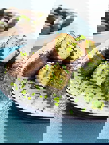 Kokt potatis med grönärtsröra