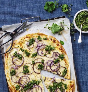Pizza bianco med pesto