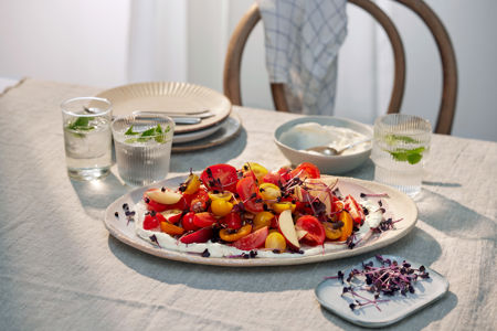 Sallad med nektariner och tomater 